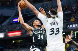 开云体育中国-雄鹿完胜独行侠，凯尔·库兹马一己之力扛起全队的简单介绍