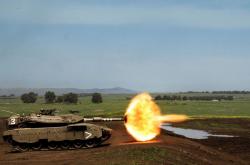 开云体育APP下载-F1赛场冷门与热浪交织，红牛二队逆袭力克法拉利，诺里斯火热状态点燃激情