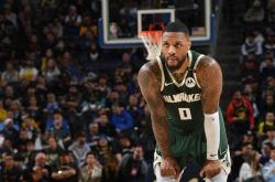 开云体育入口-雷霆横扫76人，利拉德爆发神勇