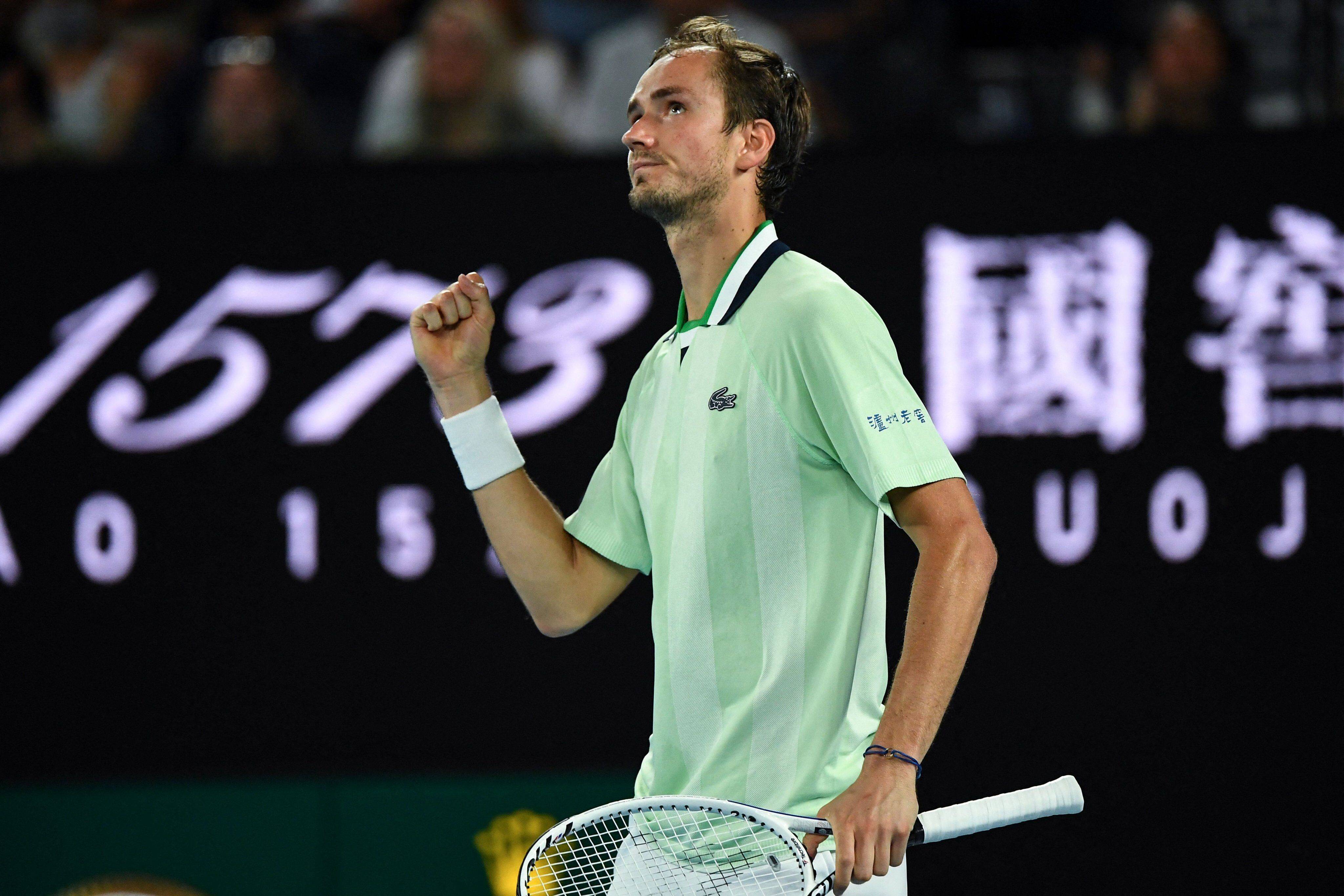 世界网球队逆转西班牙网球队,梅德韦杰夫惊艳世界 世界网球队逆转西班牙网球队,梅德韦杰夫惊艳世界