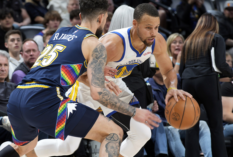 包含塞尔维亚男篮横扫中国男篮，莫里斯完成帽子戏法的词条