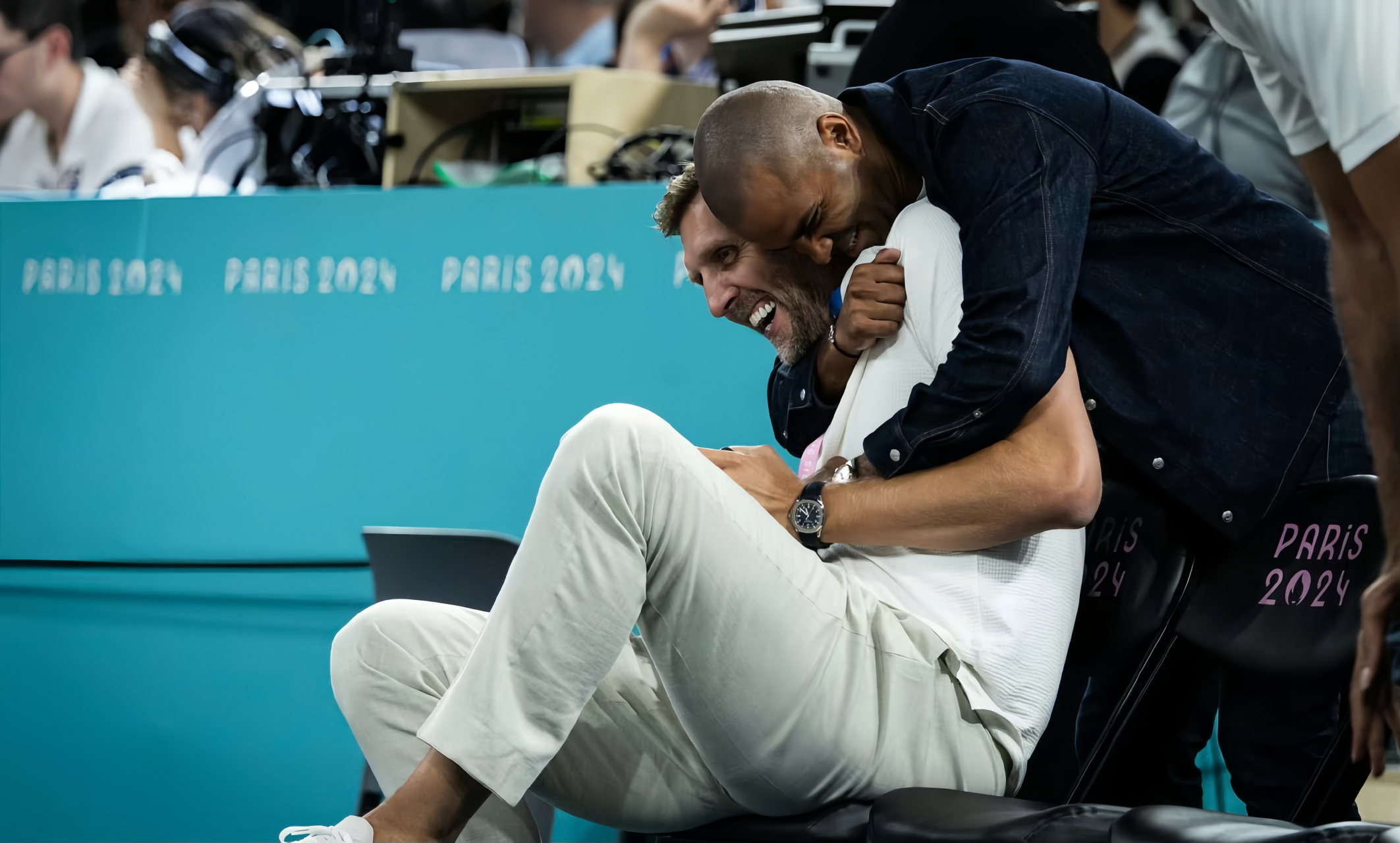 法国队力克德国队，马龙点燃赛场