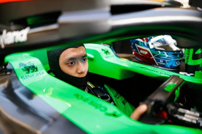 索伯车队险胜雷诺车队，周冠宇惊艳四座