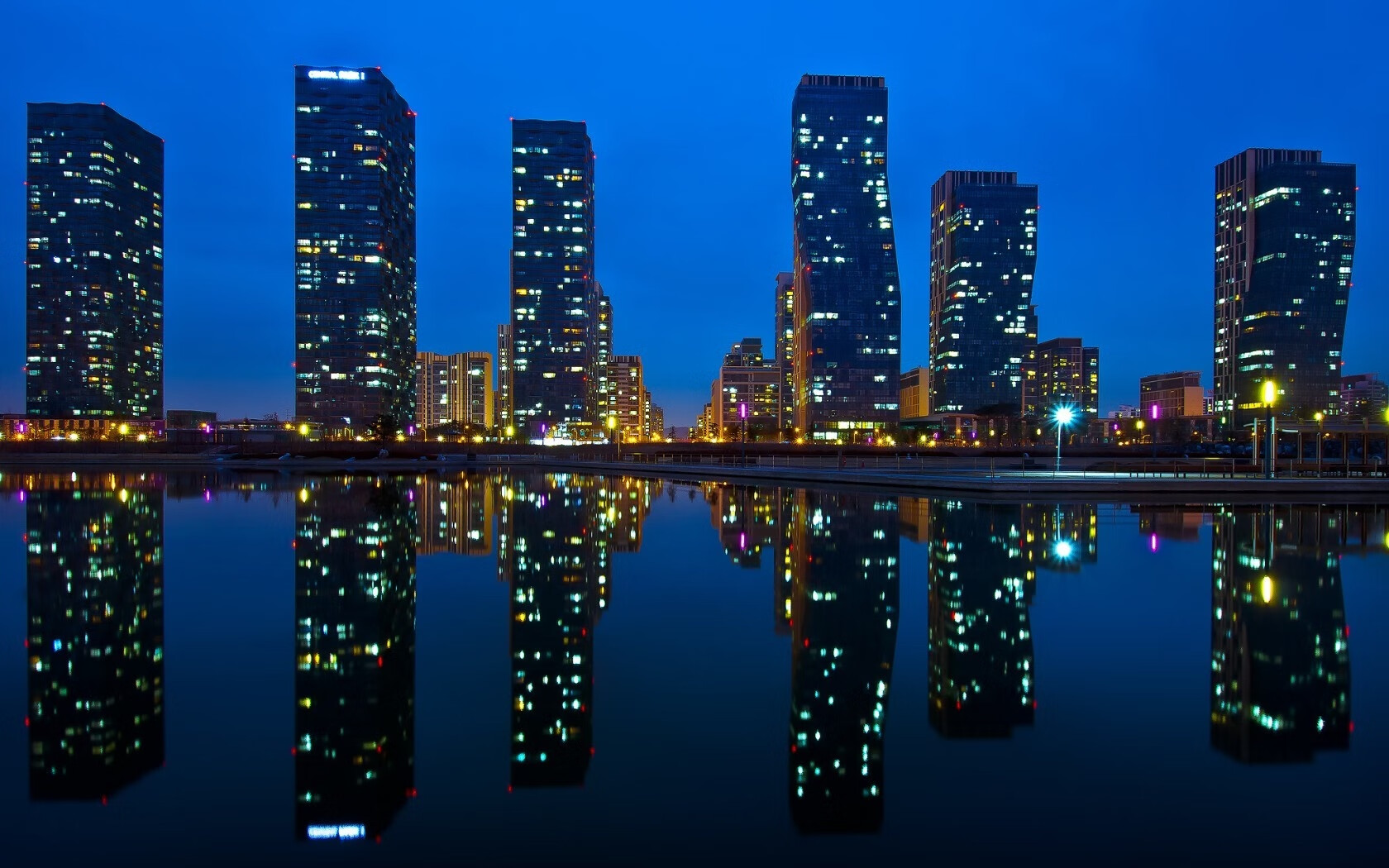 当骑士的铁蹄碾过时,小贾伦正雕刻着偶然中的必然