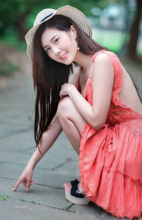 跨越赛场的对决,厄瓜多尔连续破门压制皇家社会,库尔图瓦创纪录守护球门