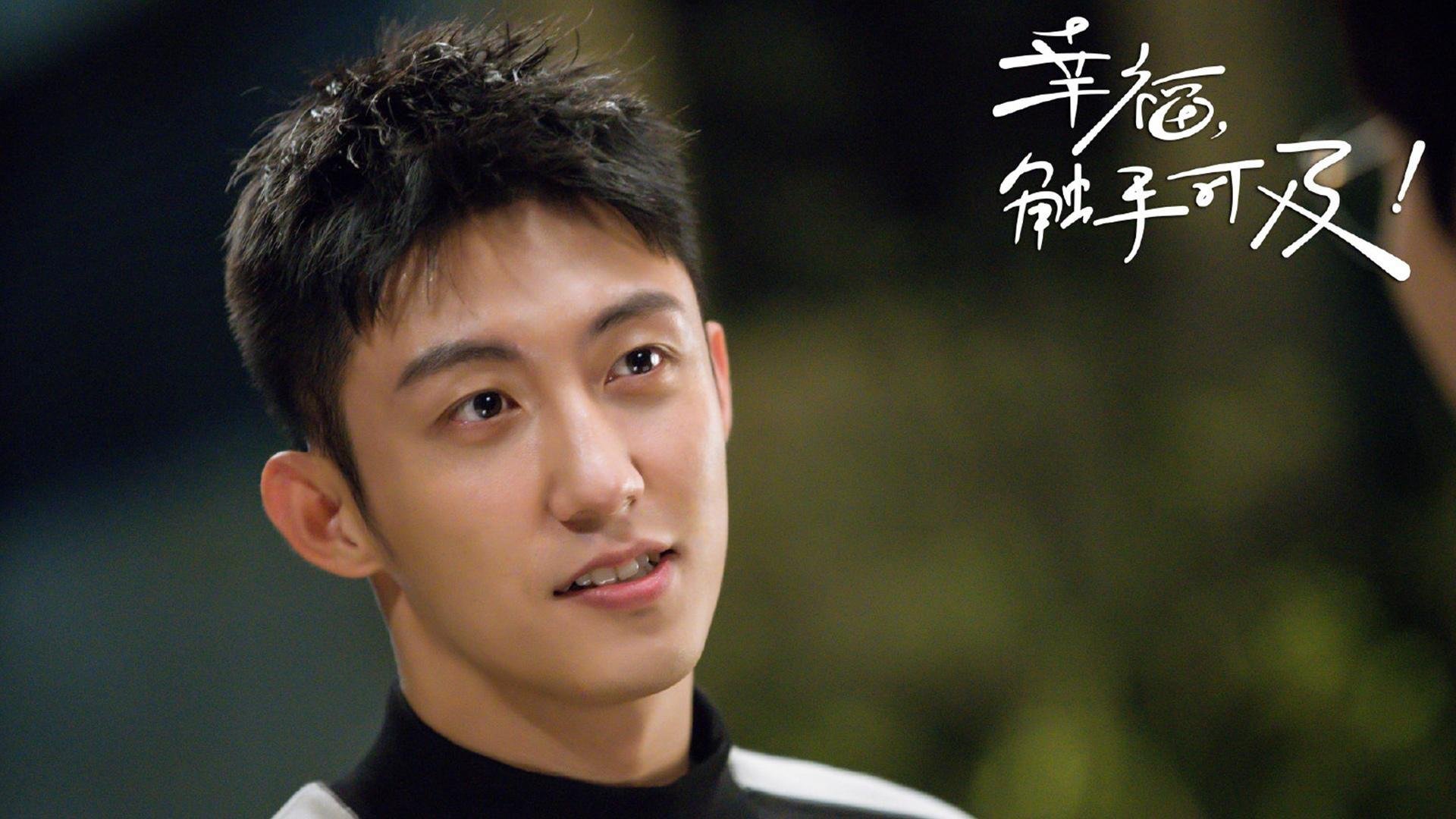 绿茵红蓝，跨越时空的竞技交响