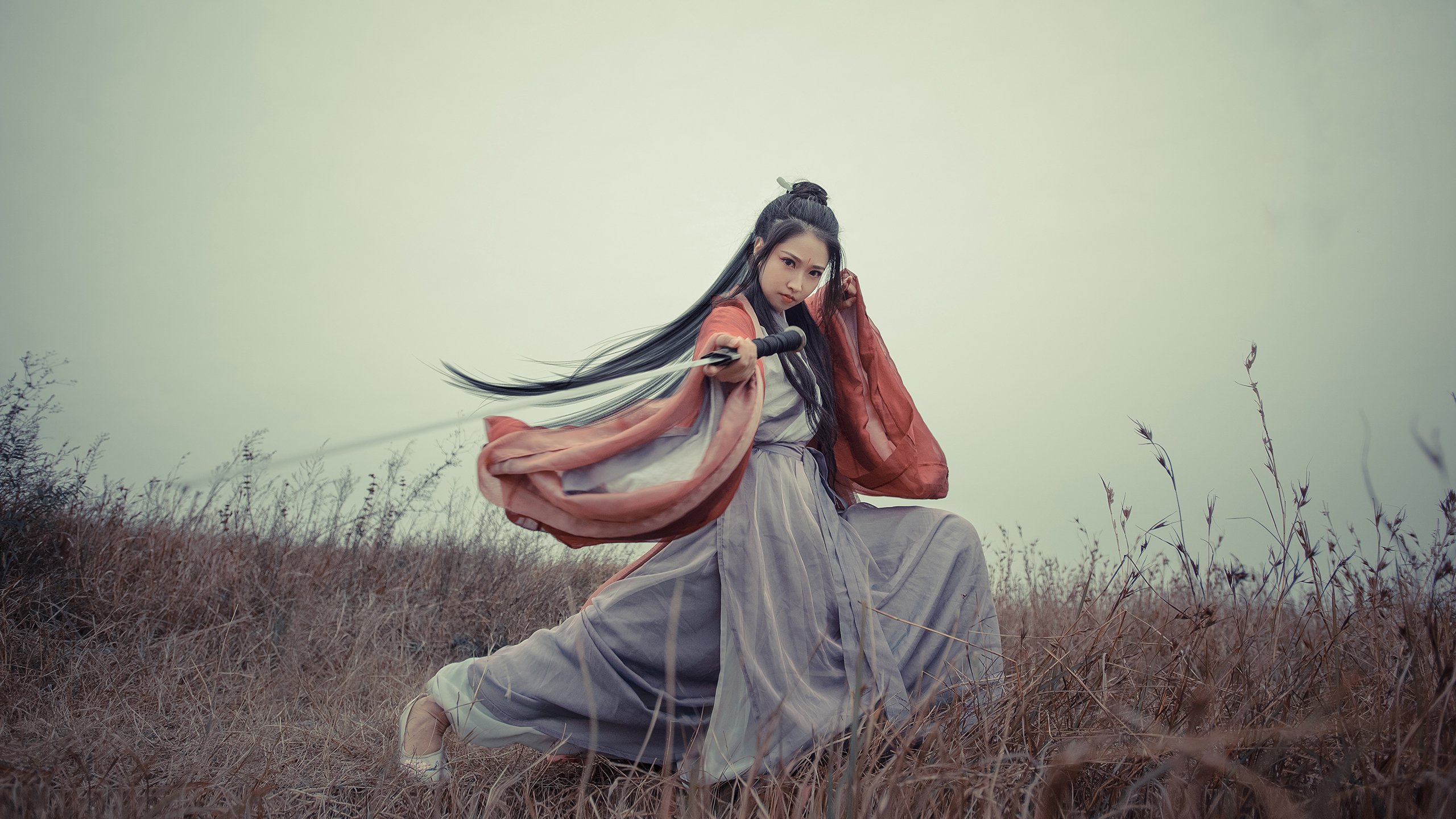 超现实周末，F1尼斯的黄昏鏖战与奥地利平行世界的绿茵狂想